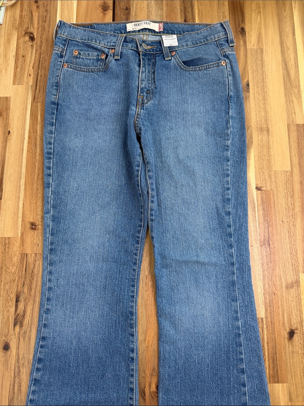 Levi’s 515 Boot Cut Jeans - Picture 3 of 8